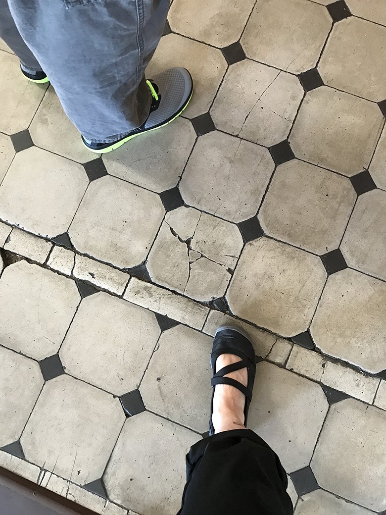 Walking in the footsteps of Agnes Swift? In the hallway of Hôtel-Club Cosmos Contrexéville